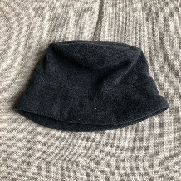 Grey winter hat - Picture 1 of 7